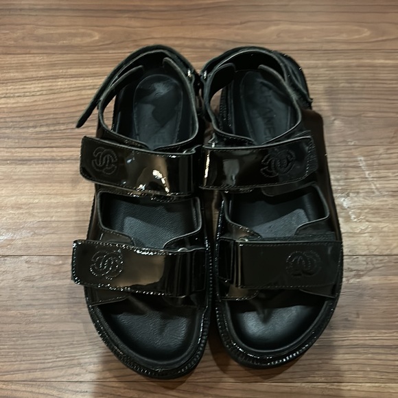 Chanel Patent Leather CC ‘Dad’ Sandals - C’22 - Picture 2 of 10